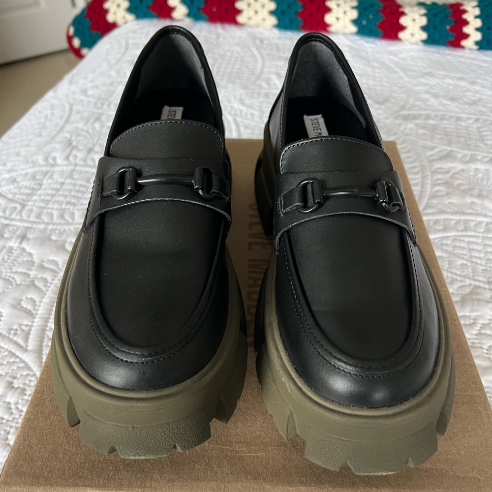 Steve Madden Trifecta Black/Olive Platform Loafers